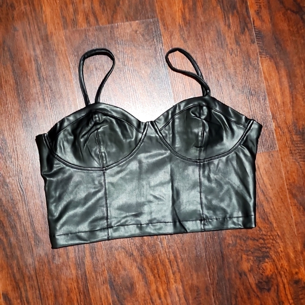 Black crop top
